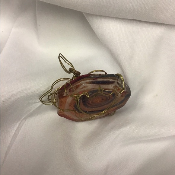 More art glass. This piece is without a pin for brooch. Brass wiring. - Picture 7 of 11